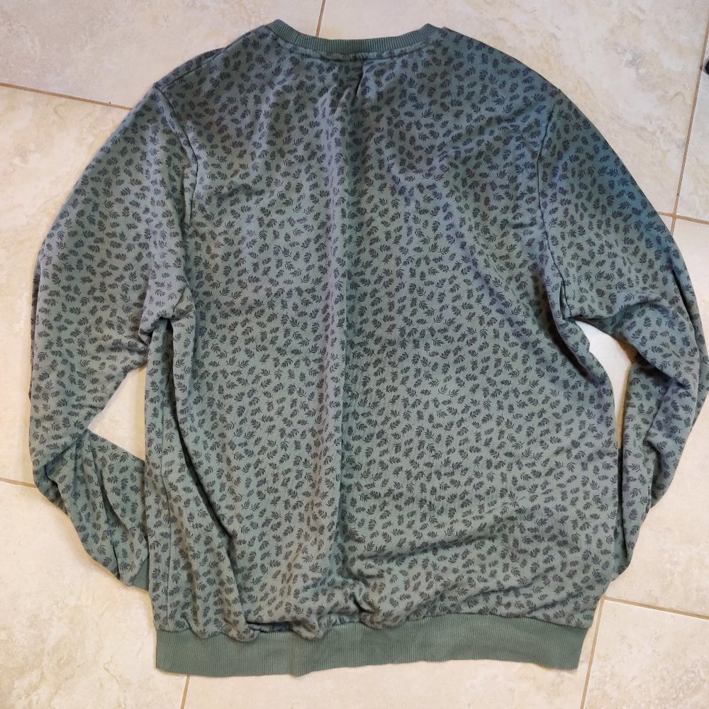 💎✨ Forest Green Leafy Print Sweatshirt - Picture 5 of 5